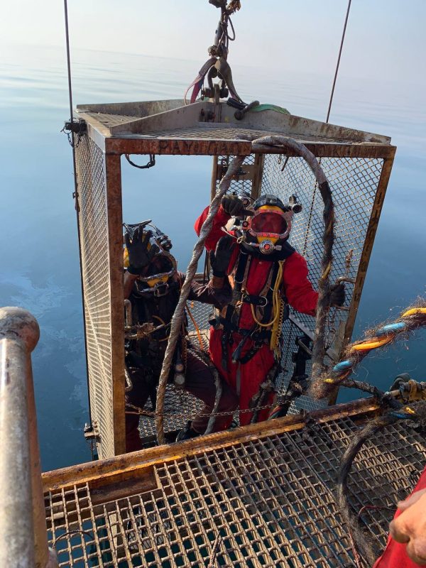 Kalout Marine Services team conducting underwater pipeline repair.